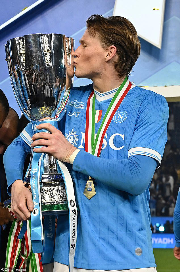 Napoli beat Bologna thanks to a David Neres brace but McTominay was at the heart of things