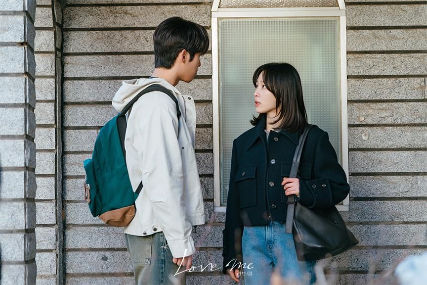 10 Bukti Jun Seo Tampak Anak Kecil di Drakor Love Me