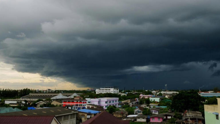 El cielo se partirá a la mitad y bajará una tormenta de nubes negras: habrá intensas lluvias durante tres días y tres noches