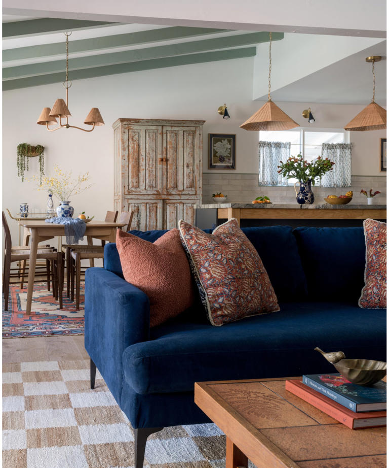 Interior designers say these are the dated kitchen layout trends you'll ...
