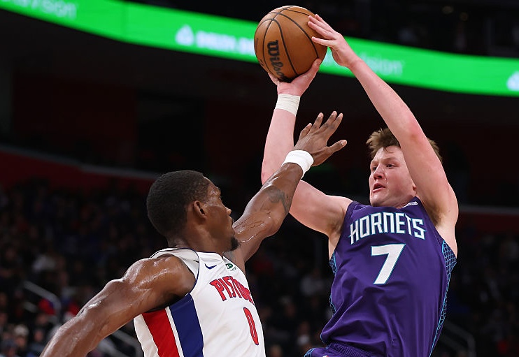 This rookie became the fastest in NBA history to make 100 3-pointers