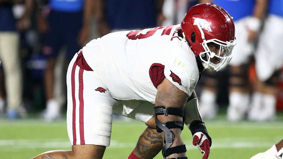Razorbacks roster tracker: Starting defensive tackle announces ...