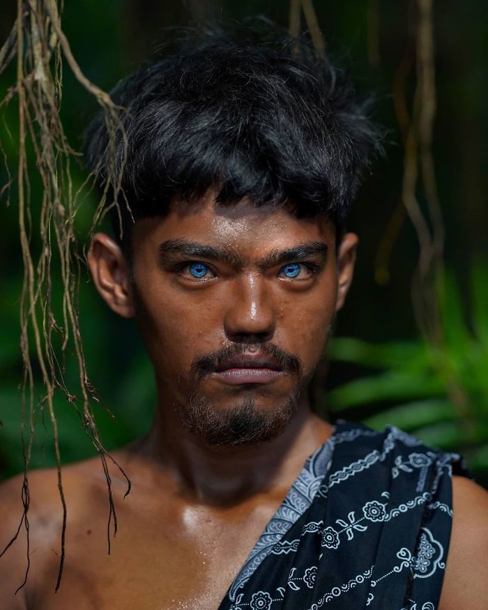 Photographer Documented An Indigenous Tribe With Strange Genetic Fluke That Causes Their Eyes To Turn Blue
