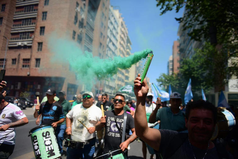 La CGT convocó a un paro general contra la reforma laboral de Javier ...