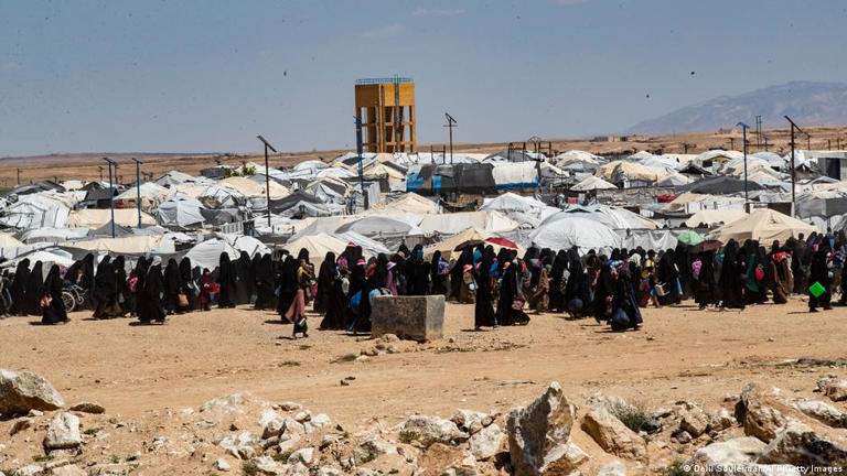 В Сирии есть несколько лагерей, где похоронены члены группировки «Исламское государство» и их семьи; Их признают очень опасными местами