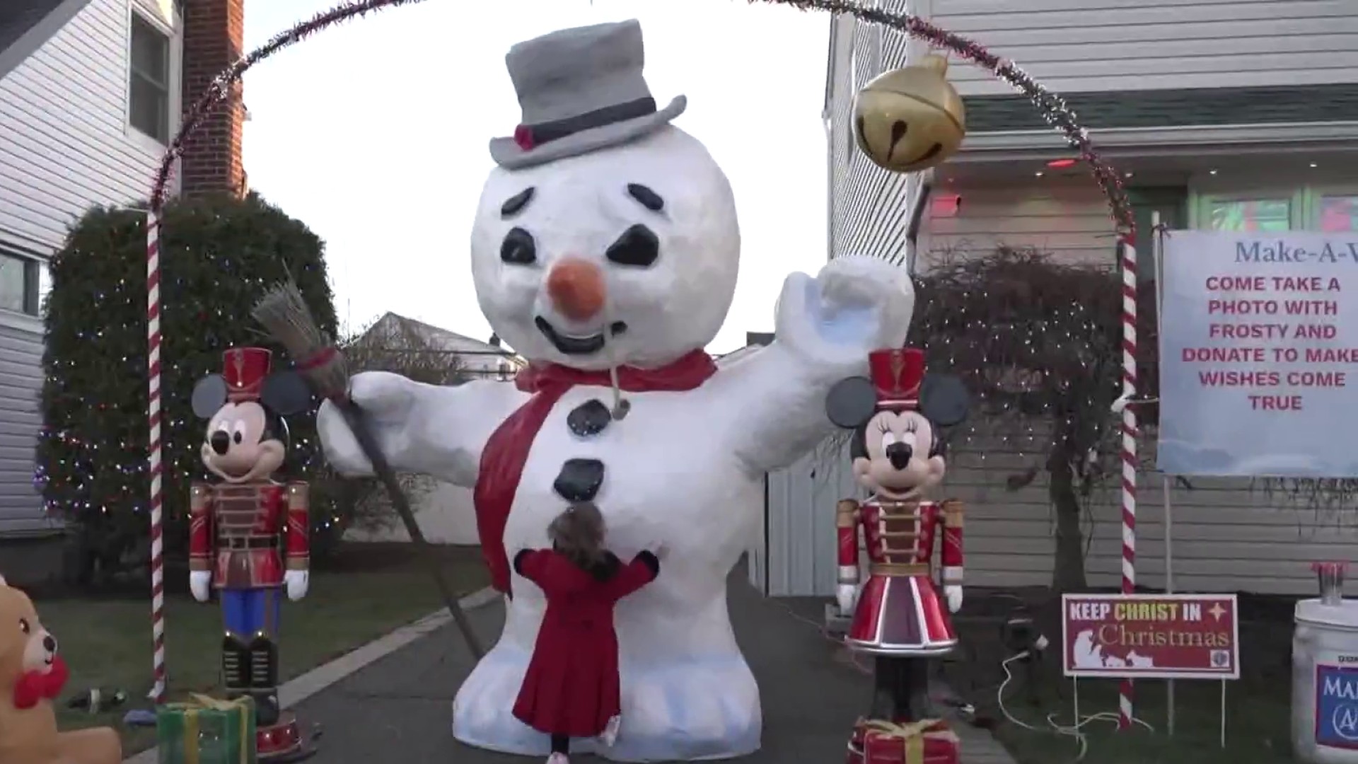 New York family spreads holiday cheer with 12-foot Frosty the Snowman