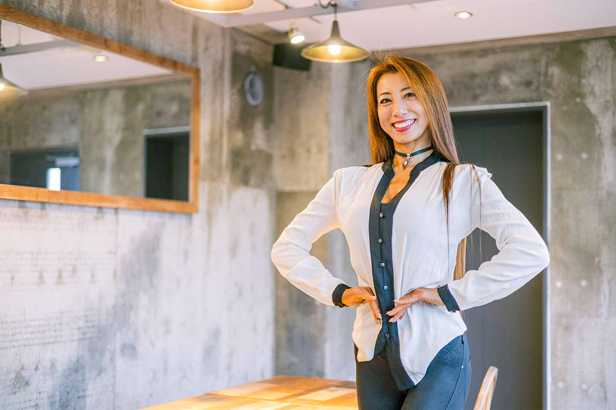 Nhân viên ngân hàng 70 kg lột xác thành nữ hoàng thể hình Nhật Bản