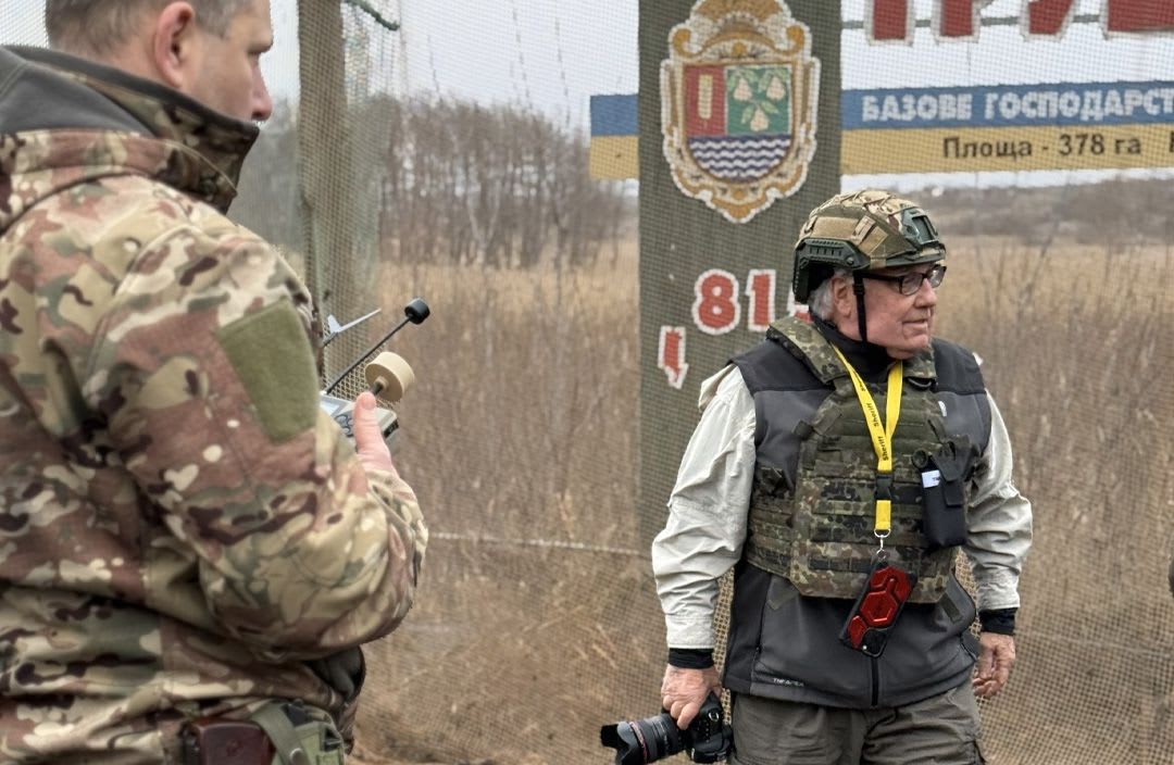 Philanthropist Howard Buffett travels to Kupiansk suburb in Kharkiv ...
