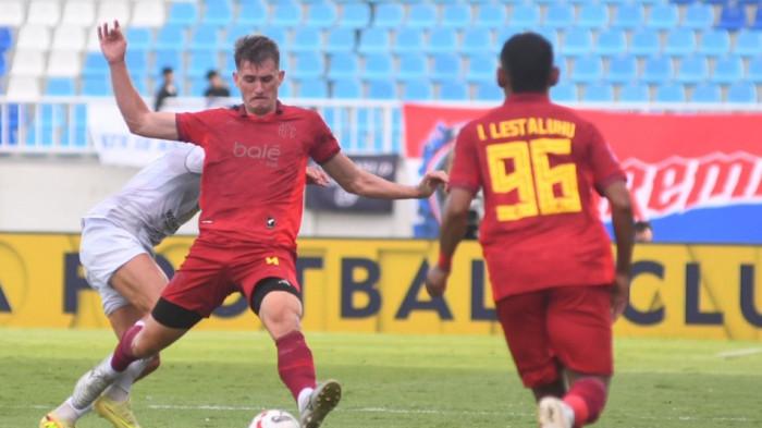 Berita Arema FC Terkini: Manajemen Buka Suara Soal Dalberto, Kembali Absen Lawan Persita