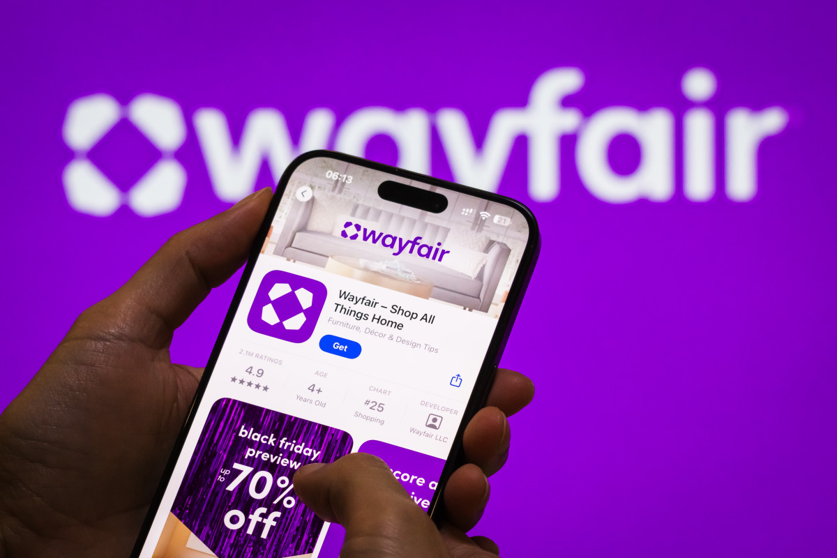 Wayfair has a 'comfortable' convertible sofa bed on sale for just $320 ...