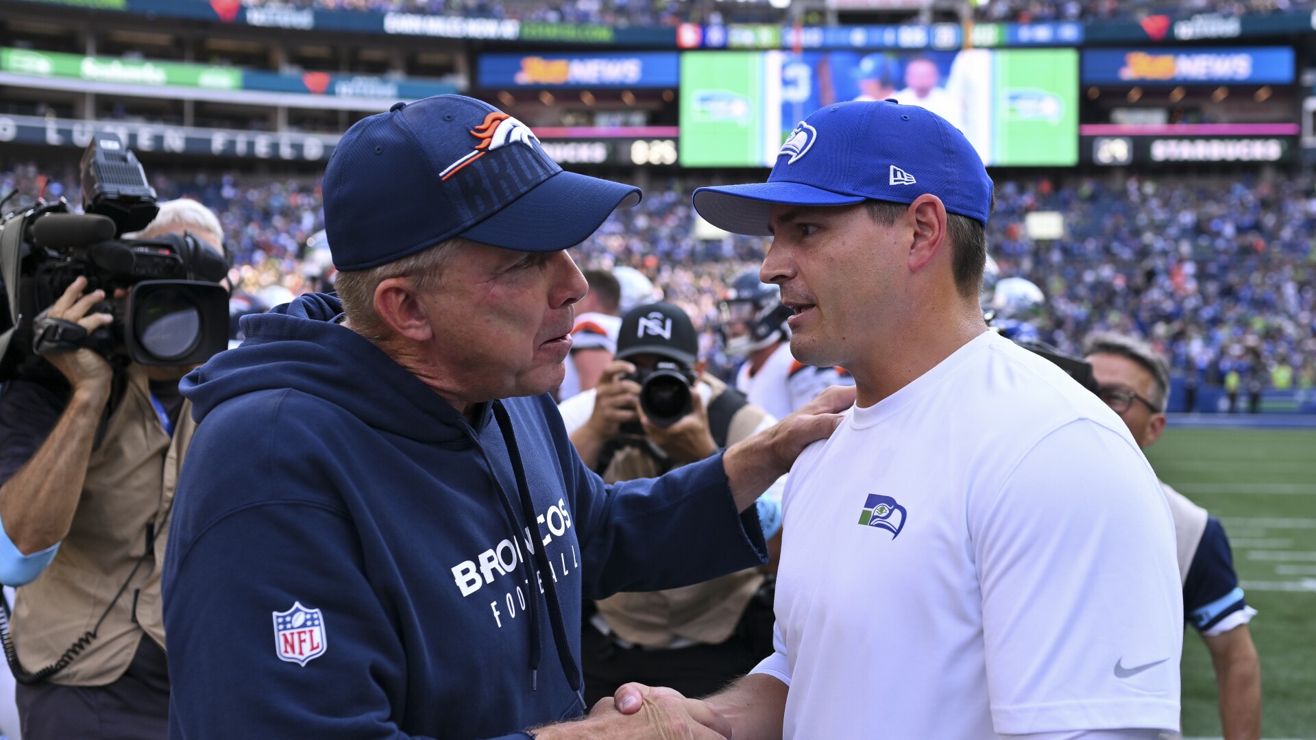 Broncos, Seahawks can clinch No. 1 playoff seeds in Week 17