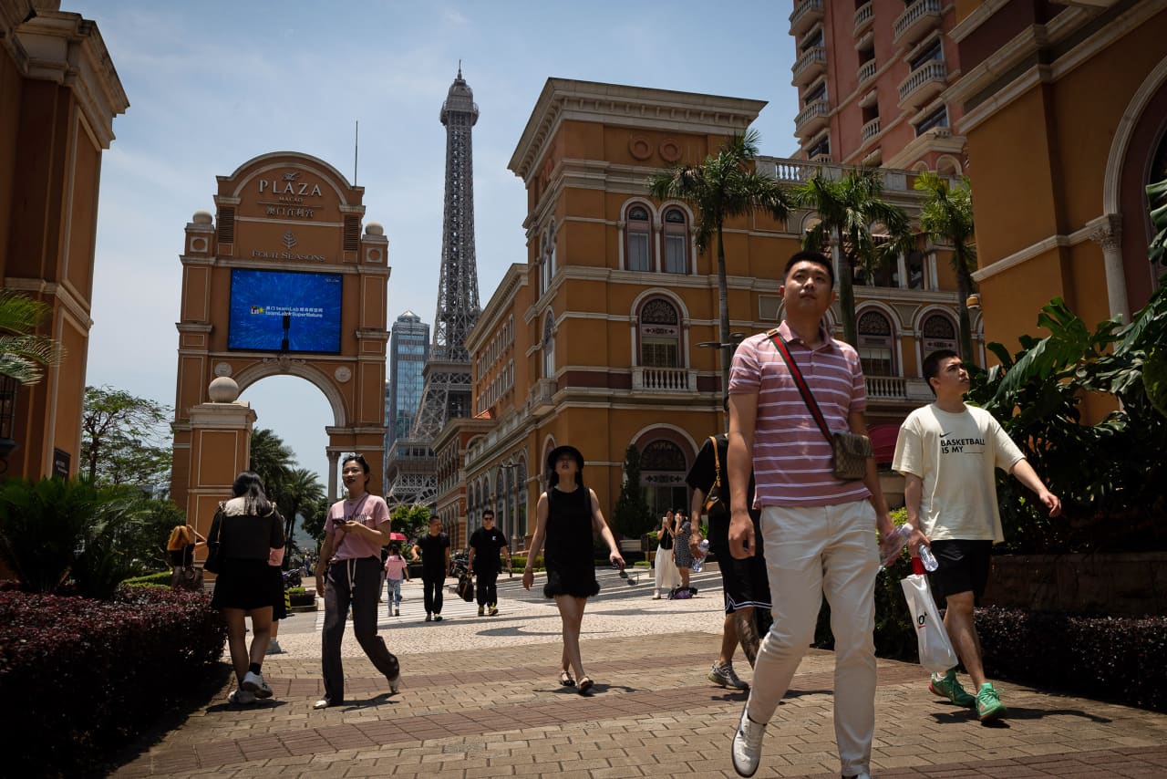 Retiring CEO of Las Vegas Sands cashes in his chips<br><br>