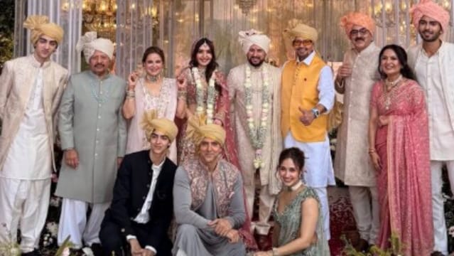 ऋतिक रोशन के दोनों बेटों को पहचानना मुश्किल, भाई की शादी में एक्टर ने किया बाराती डांस