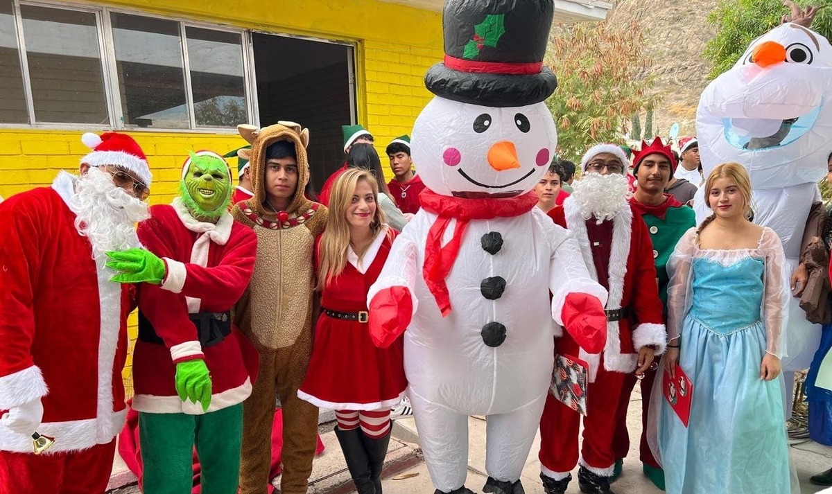 Alumnos laguneros llevan alegría navideña a preescolar de ejido San Lorenzo