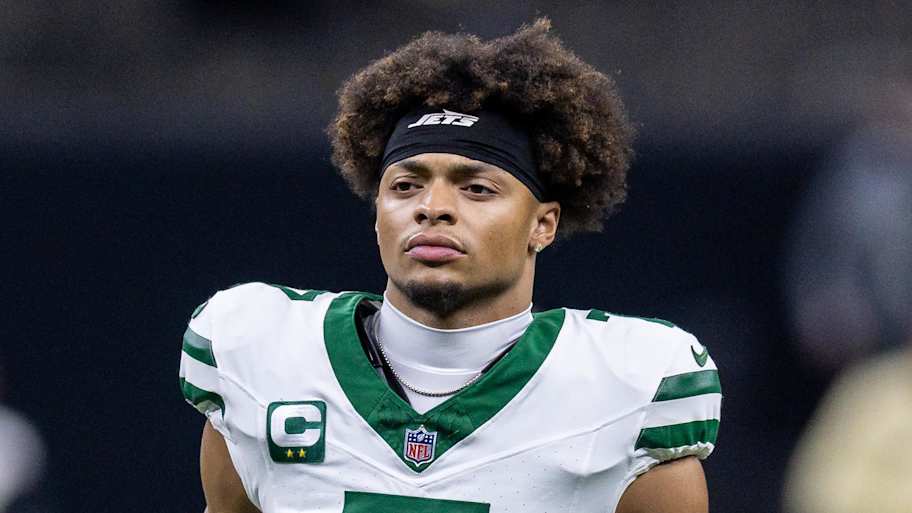 Jets make final roster decision on Justin Fields amid difficult season<br><br>