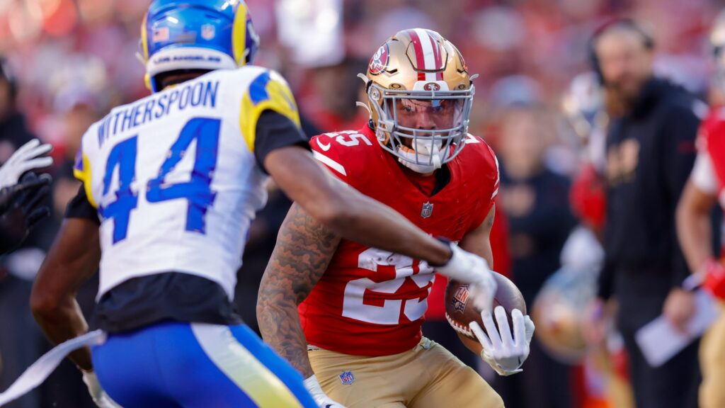 Patriots sign former fantasy darling amid roster shuffling