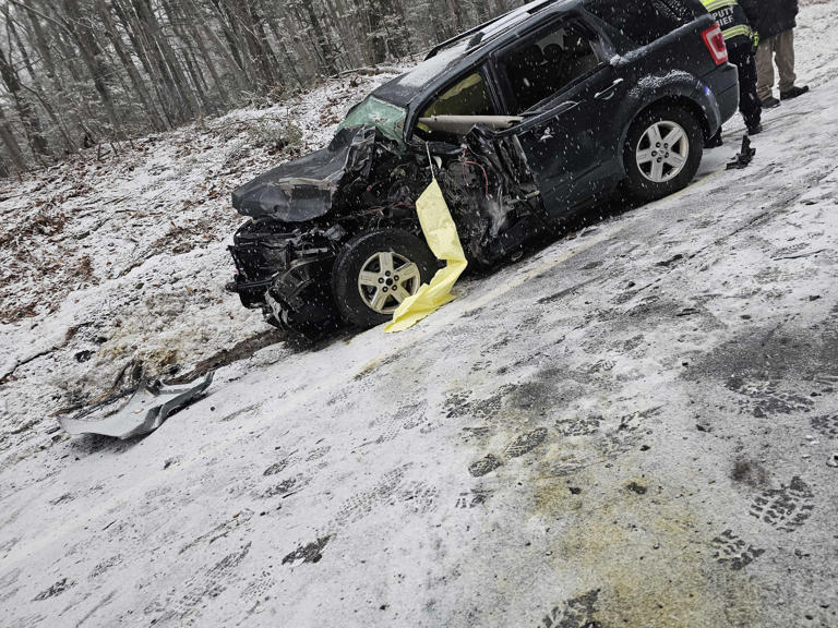 Multiple injuries in crash between car, tractor-trailer in Temple