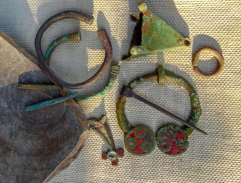 Explorer finds evidence of a lost civilization in a hidden cave room