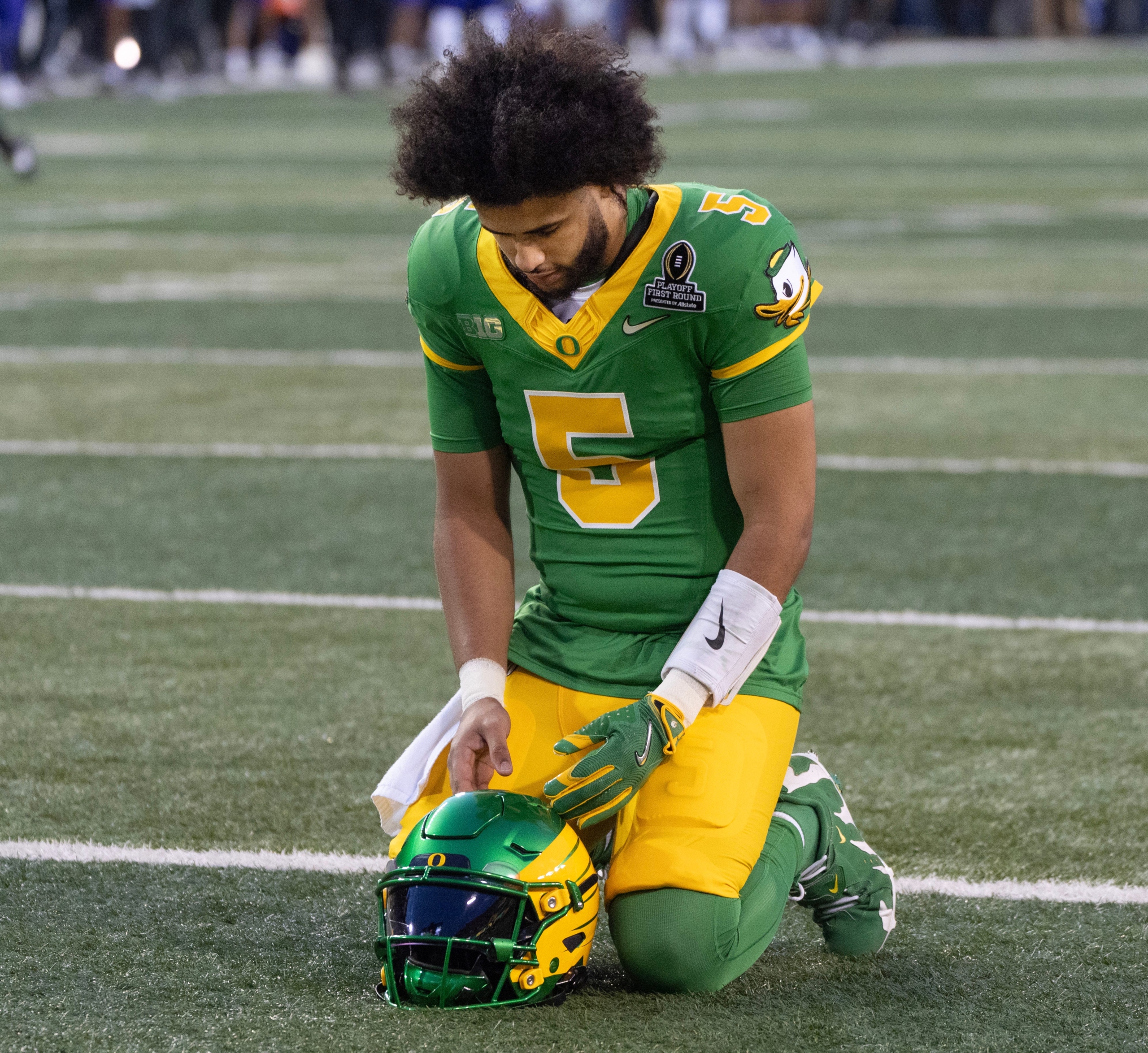 2026 NFL mock draft: Latest round 1 projections, surprise team trades