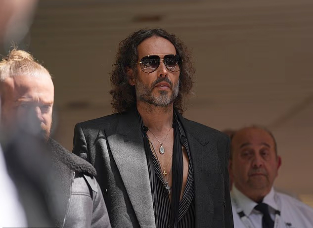 Chồng cũ Katy Perry bị truy tố thêm tội hiếp dâm và tấn công tình dục