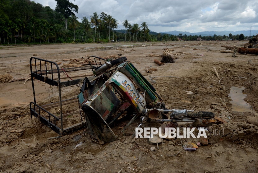 Banjir Sumatera, Kekacauan Komunikasi, dan Perjuangan Demokrasi