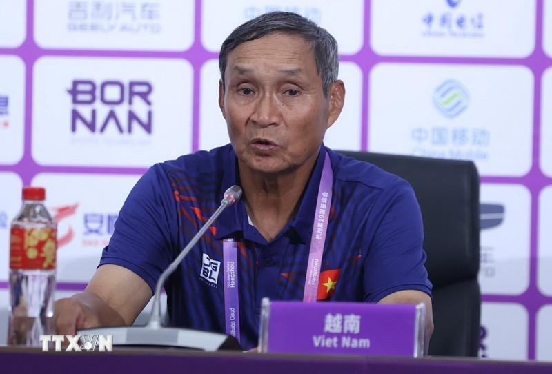 Huấn luyện viên Mai Đức Chung - lặng lẽ gieo mầm vinh quang