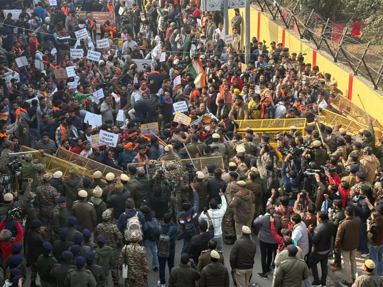 Scuffles break out between police, BJP supporters in Howrah over ...