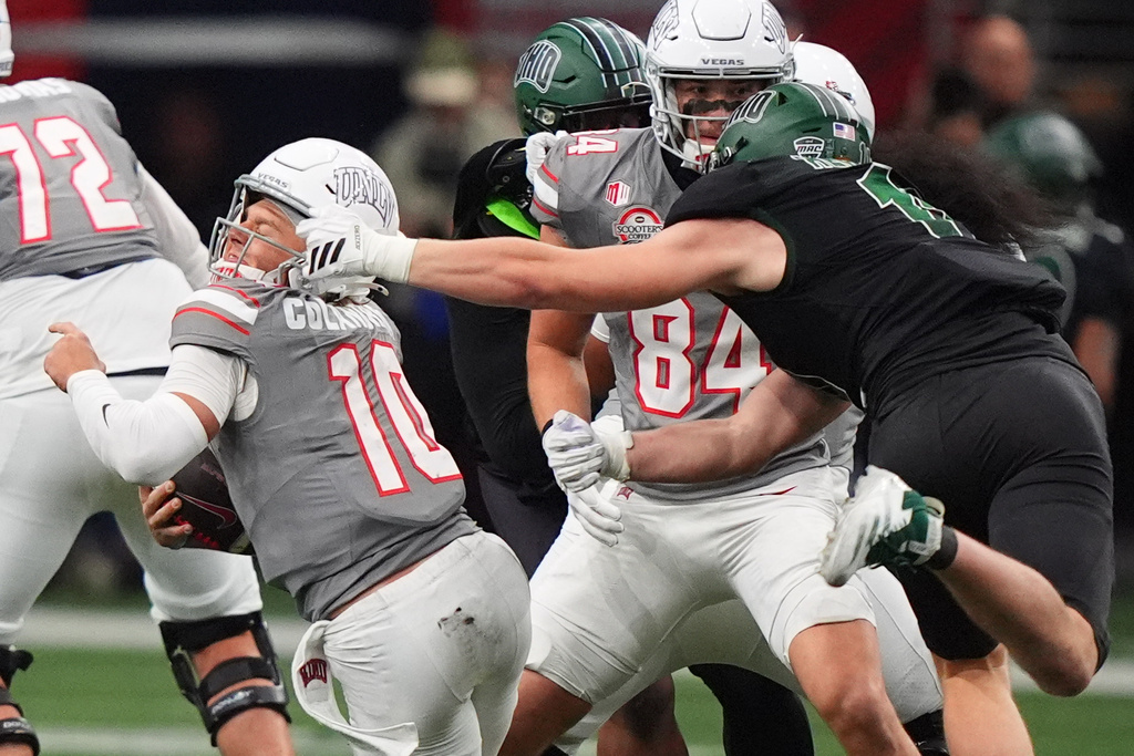 Sieh Bangura runs for 149 yards and a score, helps Ohio beat UNLV 17-10 ...