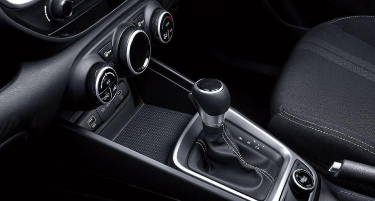 potret tombol Drive Mode dan tuas transmisi Hyundai Venue (hyundai.com)