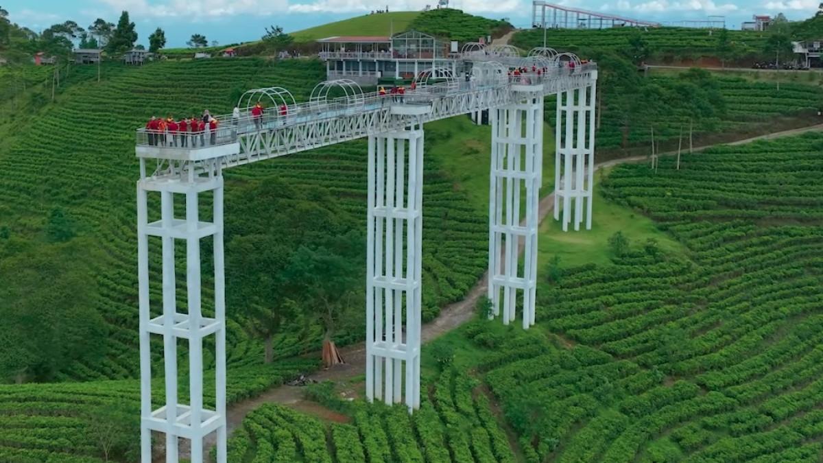 Harga Tiket Masuk Kemuning Sky Hills dan Kereta Kebun Baru Januari 2026