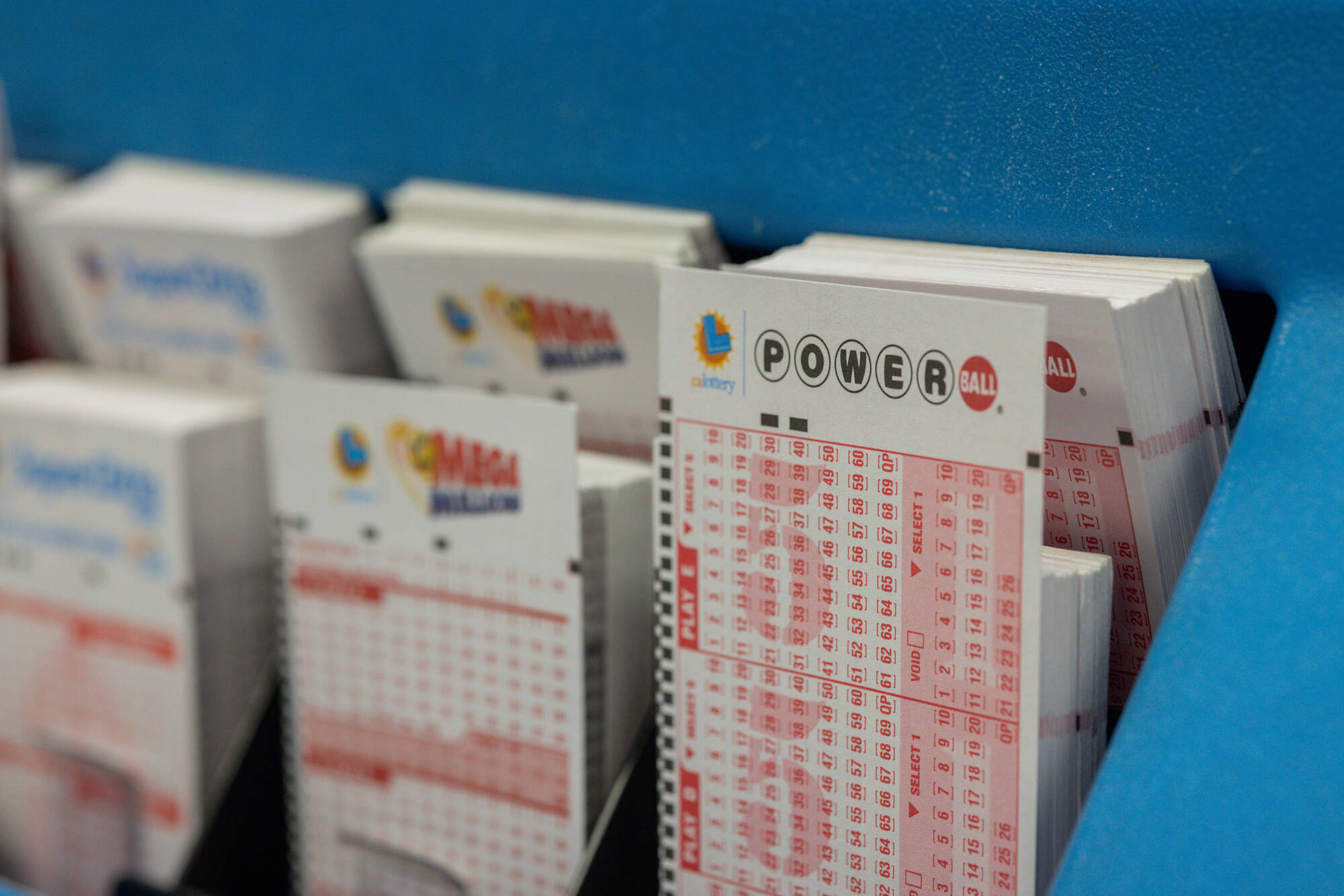 Deerfield sells $1M Powerball winning ticket as jackpot surges to $1.7B ahead of next draw<br><br>