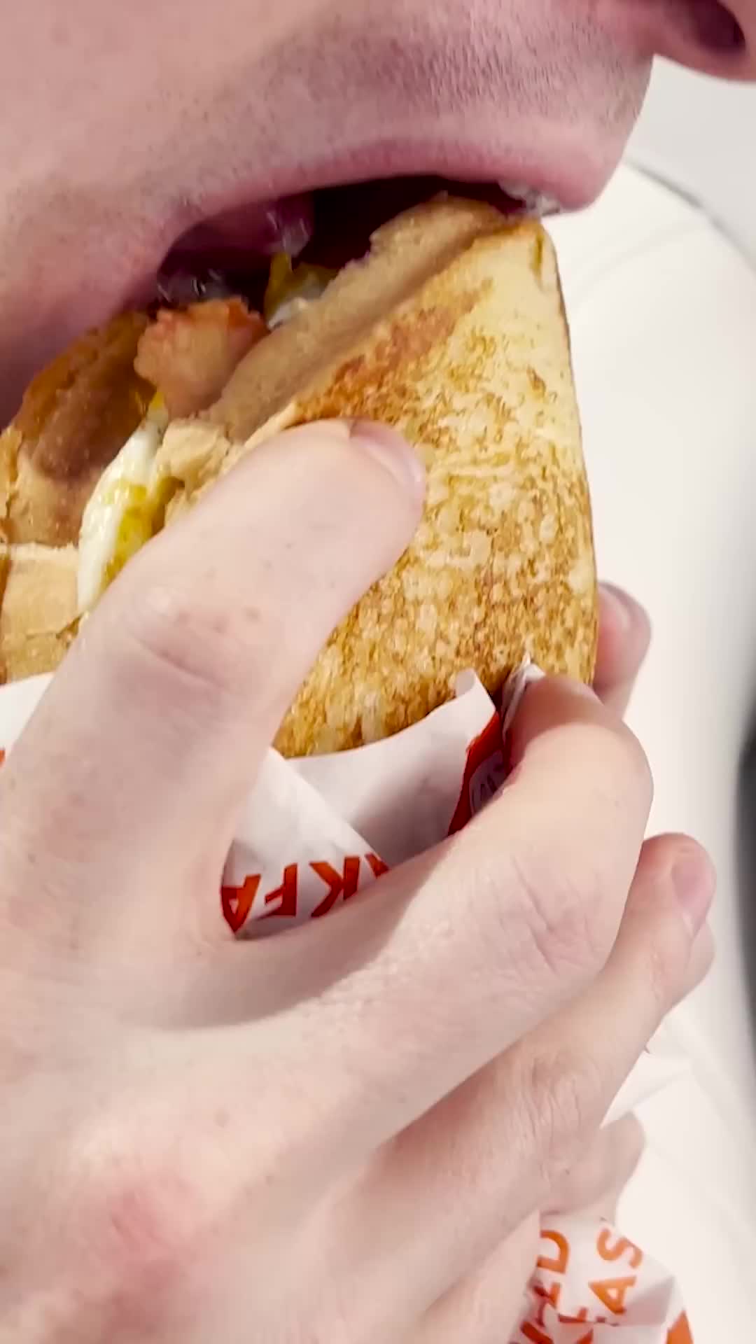 British guys try Jack in the Box breakfast for the first time!