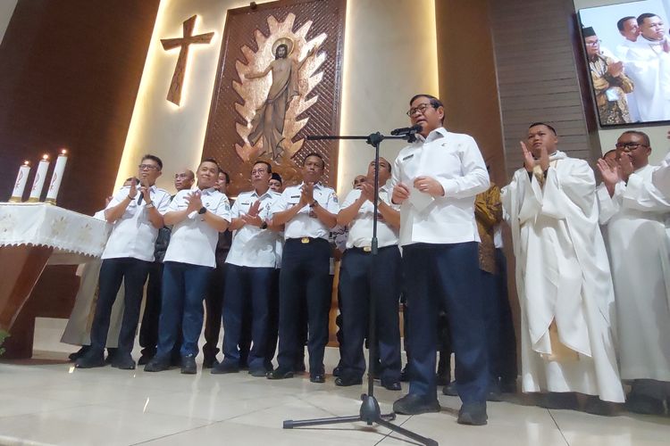 Gubernur Pramono Anung Jamin Natal Aman di Jakarta, Ajak Jemaat Doakan Korban Bencana Sumatera