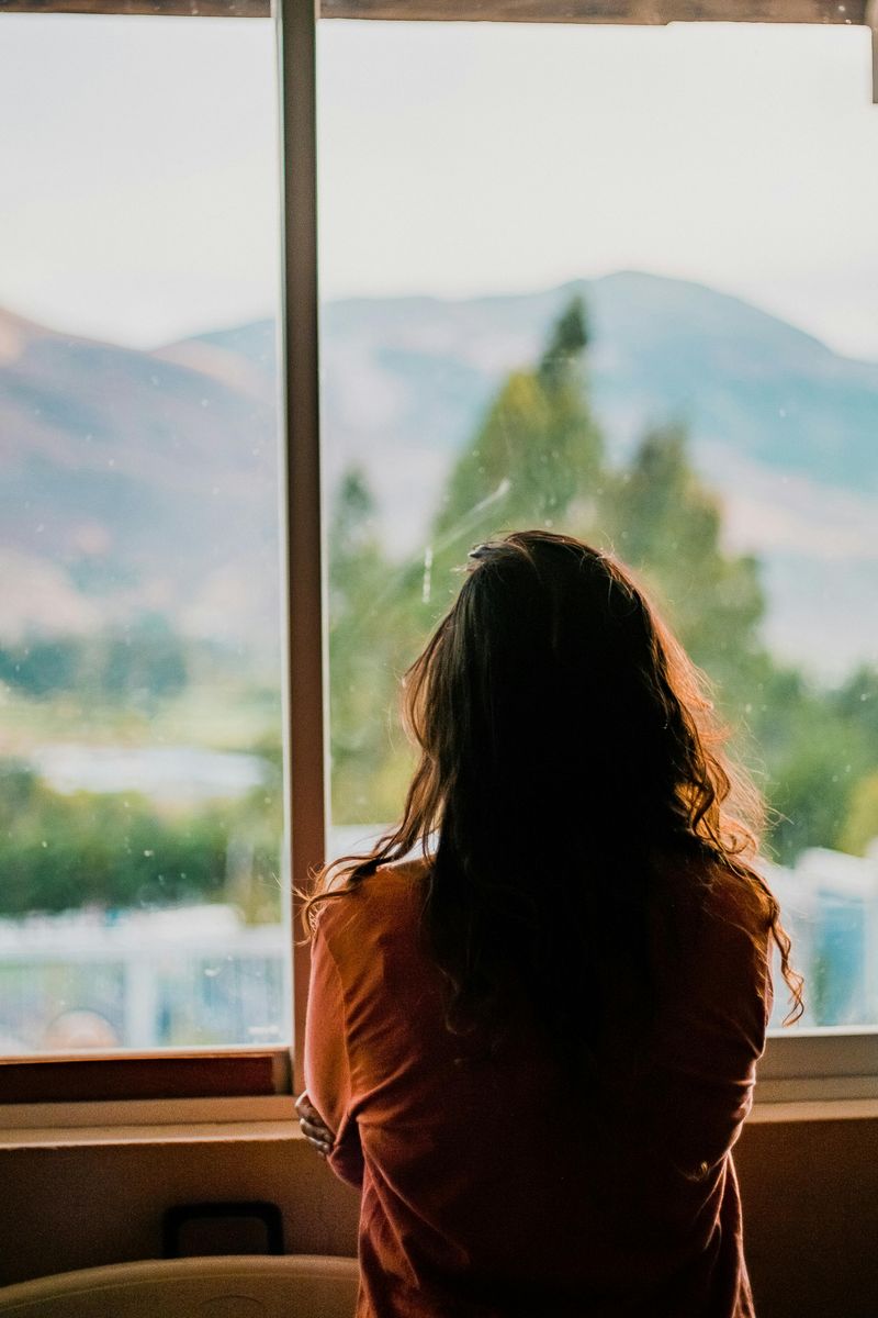 11 quiet signs a wife isn't happy at home anymore