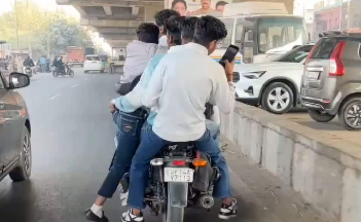 Video: 5 UP boys ride on 1 bike, shoot reel. They've been fined Rs 31,000