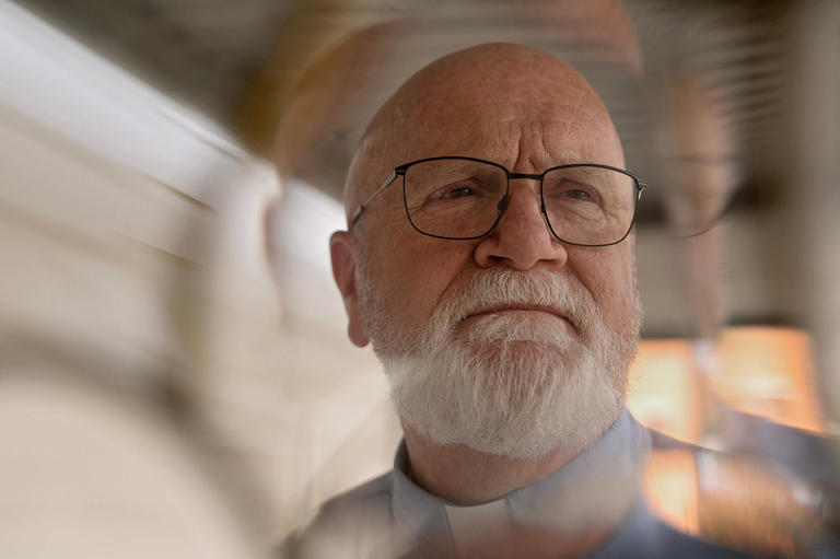 "Si somos personas íntegras, nos debemos a nosotros mismos no tener miedo de decir: 'Quizás cometí un error'", dijo Brian Wharton. (Danielle Villasana para NBC News)