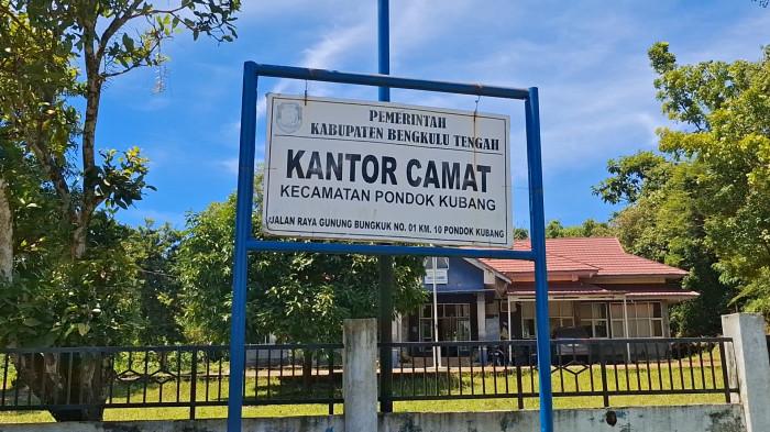 Camat Pondok Kubang Dukungan Warganet Usai Diusir Kades