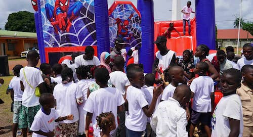 Les enfants de Fougamou dans la ferveur de « Noël Ensemble » du couple présidentiel