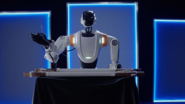 Video: China's humanoid robot achieves world's first two-handed