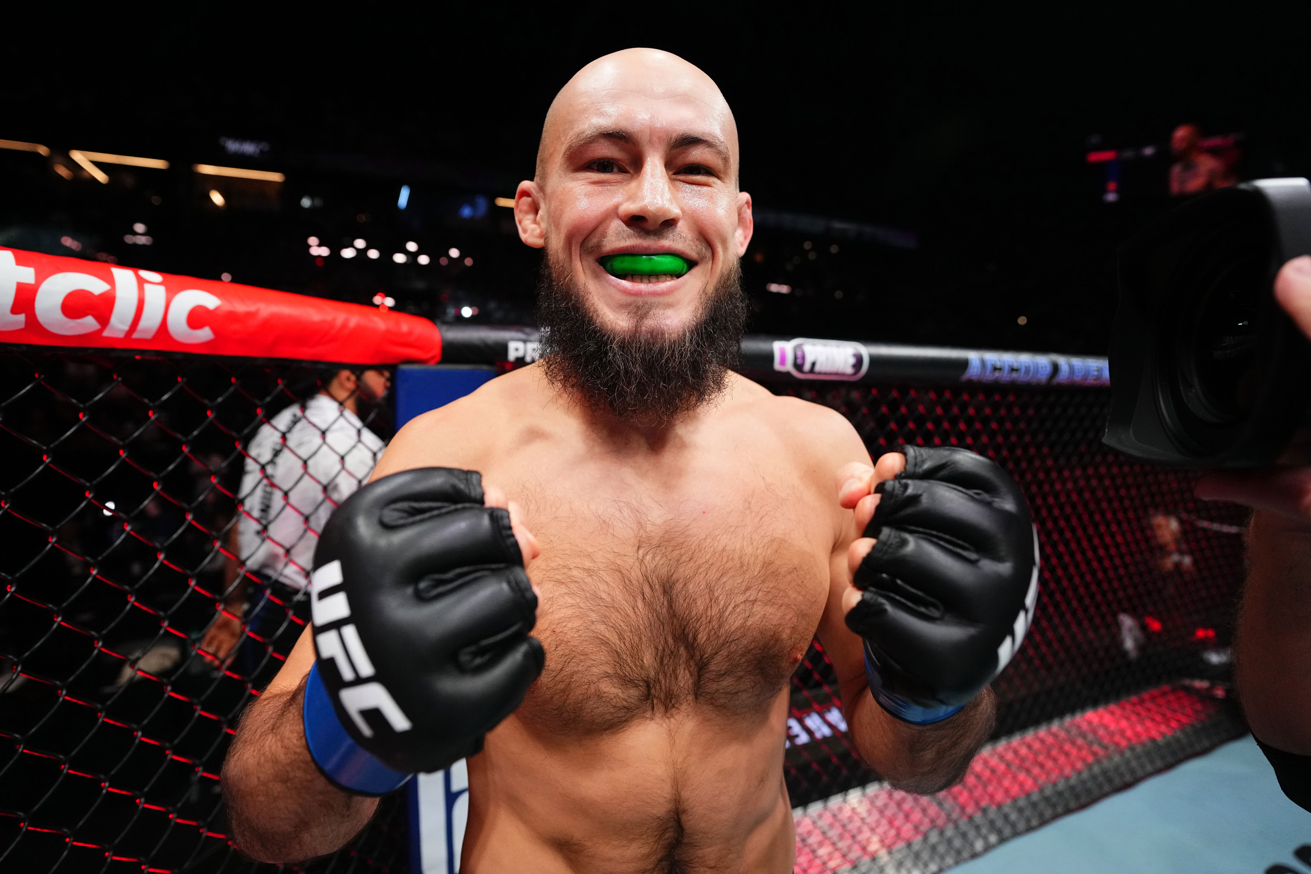 UFC 'Gladiator' with 12-year unbeaten streak has 'offers pouring in ...