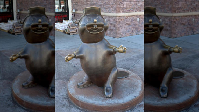 The wholesome reason Buc-ee's mascot is a beaver