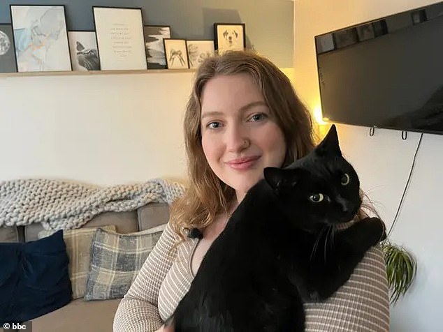 A Christmas miracle! Missing cat is returned five years after it ...