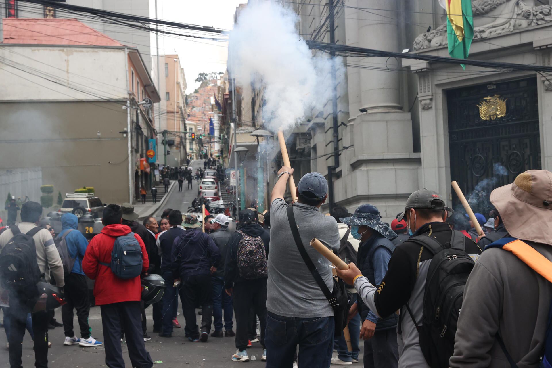 Combustibles más caros en Bolivia provocan protestas de mineros y ...