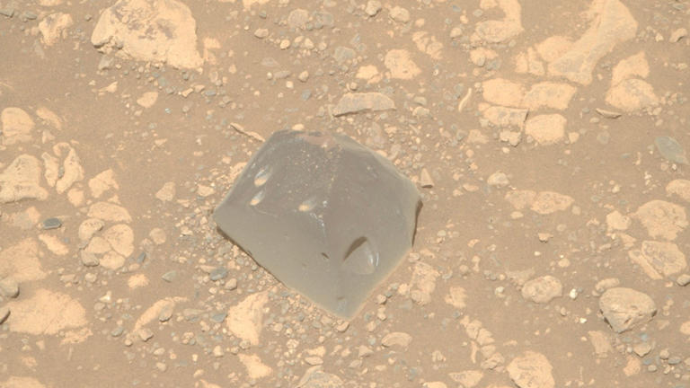 Increíble hallazgo de la NASA: encuentran una roca flotante con forma ...