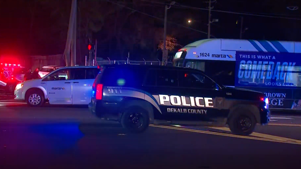 MARTA bus crash leaves 1 dead, 3 injured Christmas Eve morning
