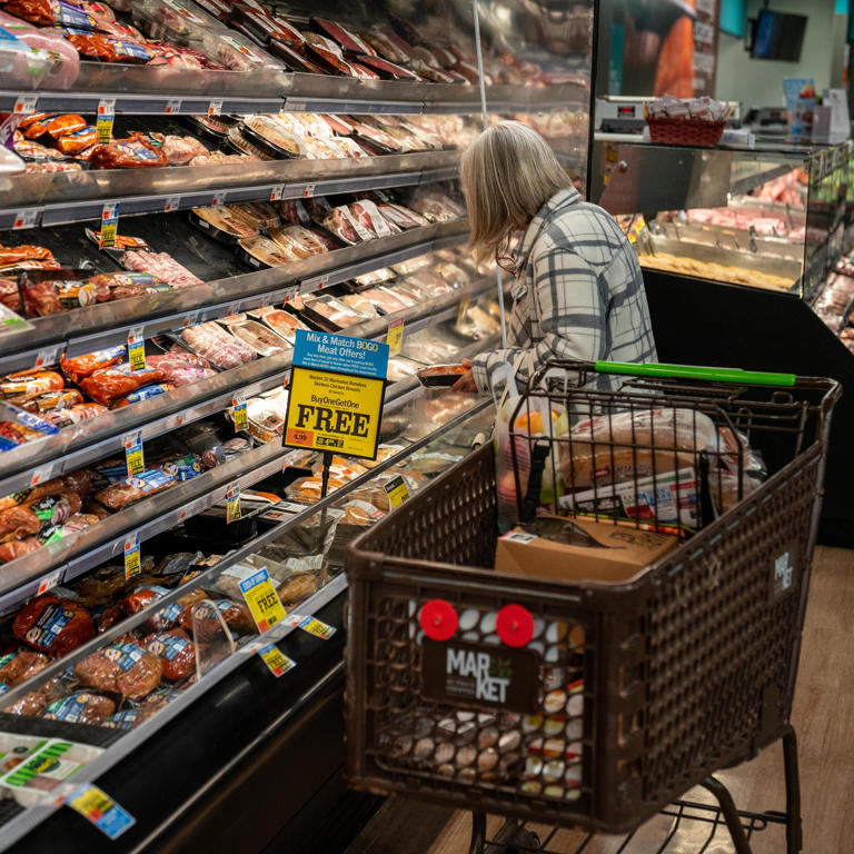 We asked experts to rate the US economy in 2025. Here's what they said.
