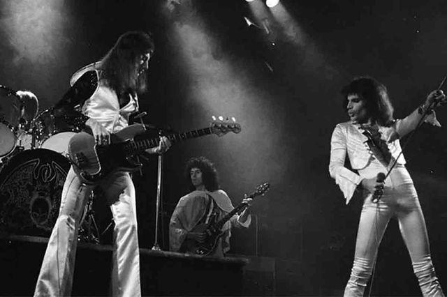Queen, spunta un’inedita canzone di Natale: Brian May riporta alla luce ...