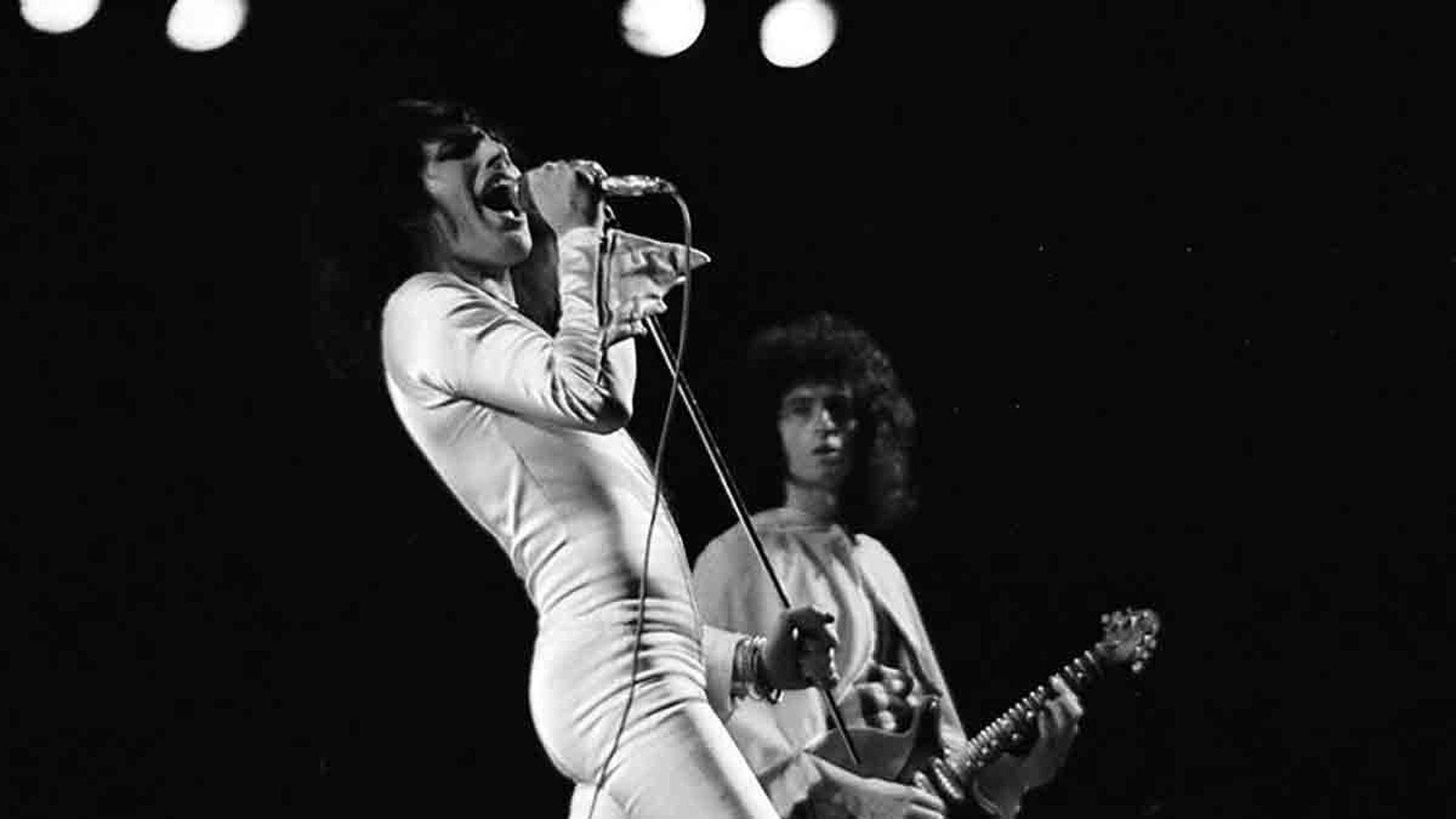 Queen, spunta un’inedita canzone di Natale: Brian May riporta alla luce ...
