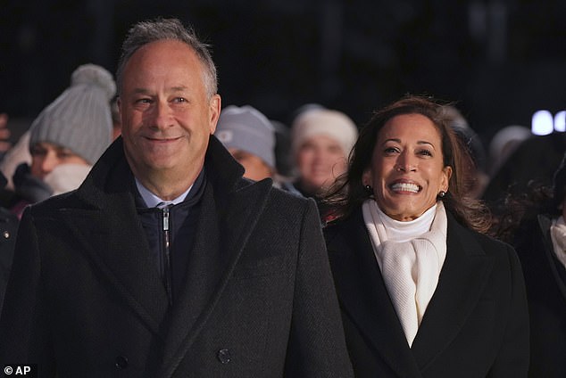 Kamala Harris is brutally mocked over her dating advice to the younger ...