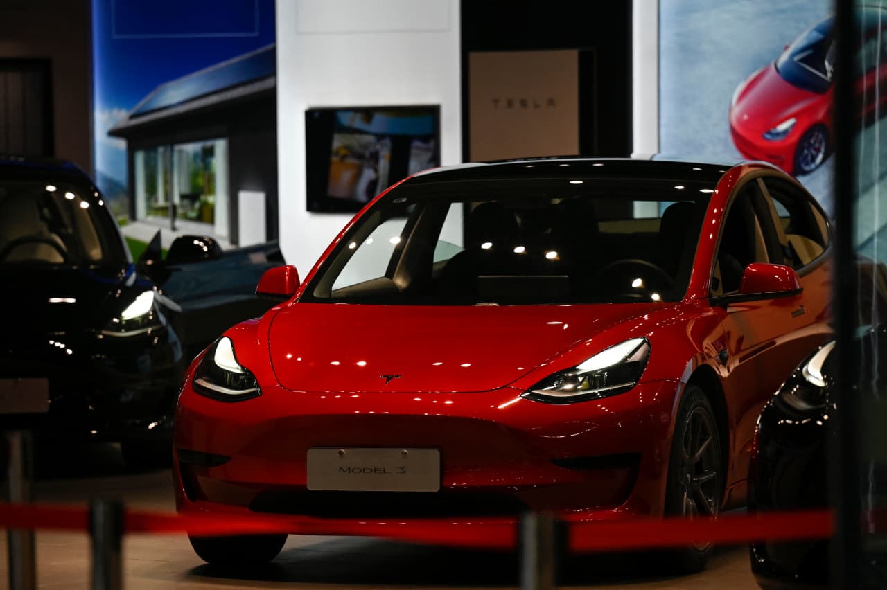 Tesla stock drops as US auto regulator probes alleged Model 3 door defects<br><br>